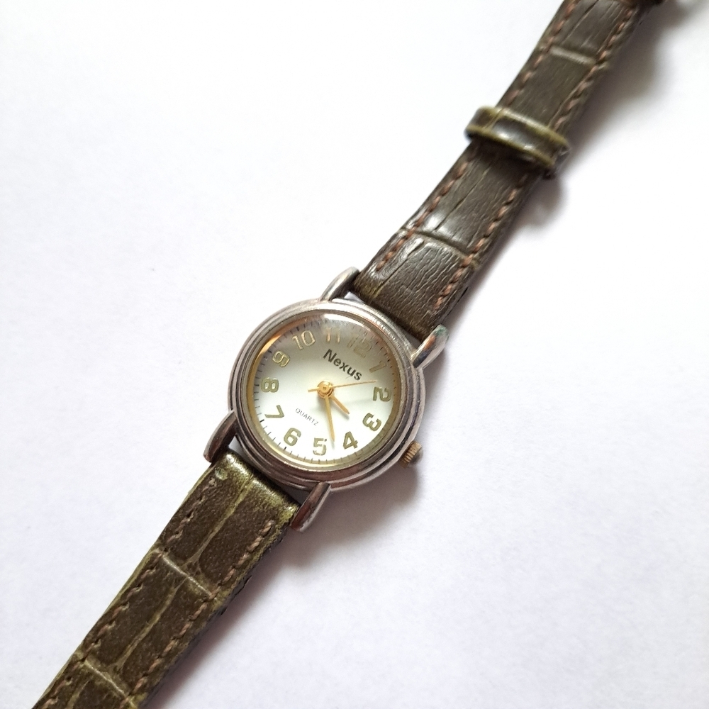 Nexus vintage gold and brown leather band